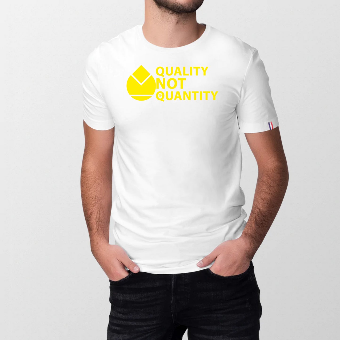 T-shirt 100% coton bio made in France Orfèvres 
QUALITY NOT QUANTITY Couleur Jaune.